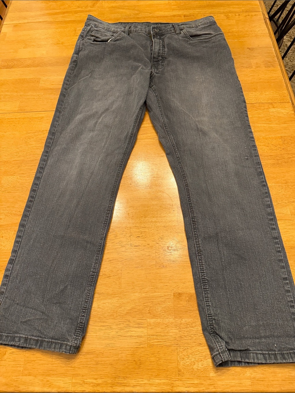 Men's Straight-Leg Jeans in Charcoal Gray
